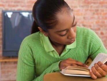 black-girl-reading